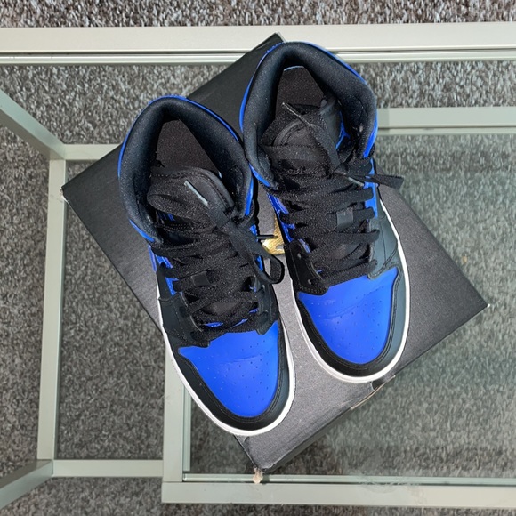 Air Jordan 1 Mid Hyper Royal - Picture 2 of 9